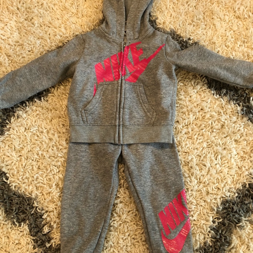 Kids Nike sweatsuit